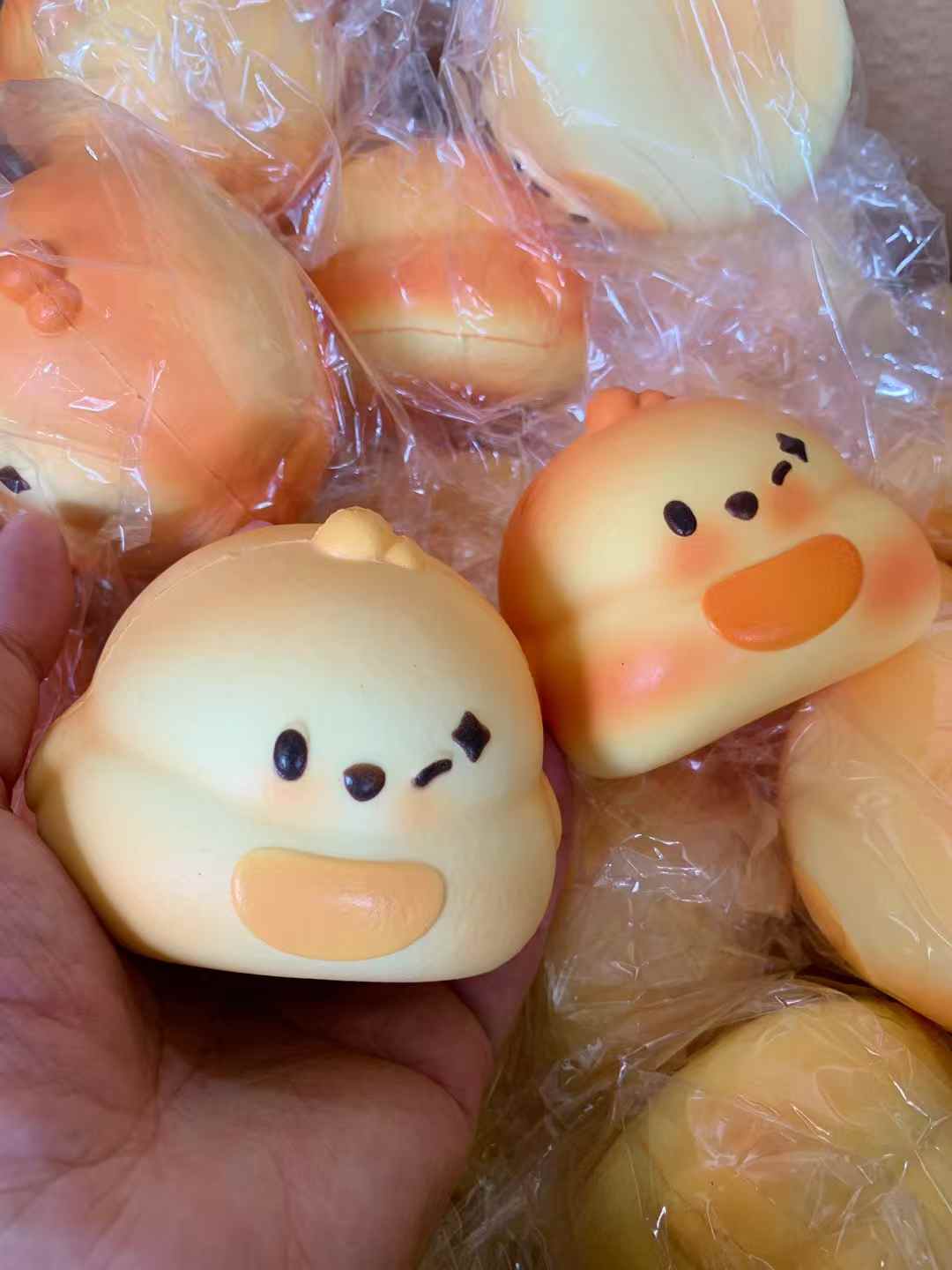 SmileGogo|Winking Birdie Bread Bun Squishy Slow Rising Squishy, Stress Relief