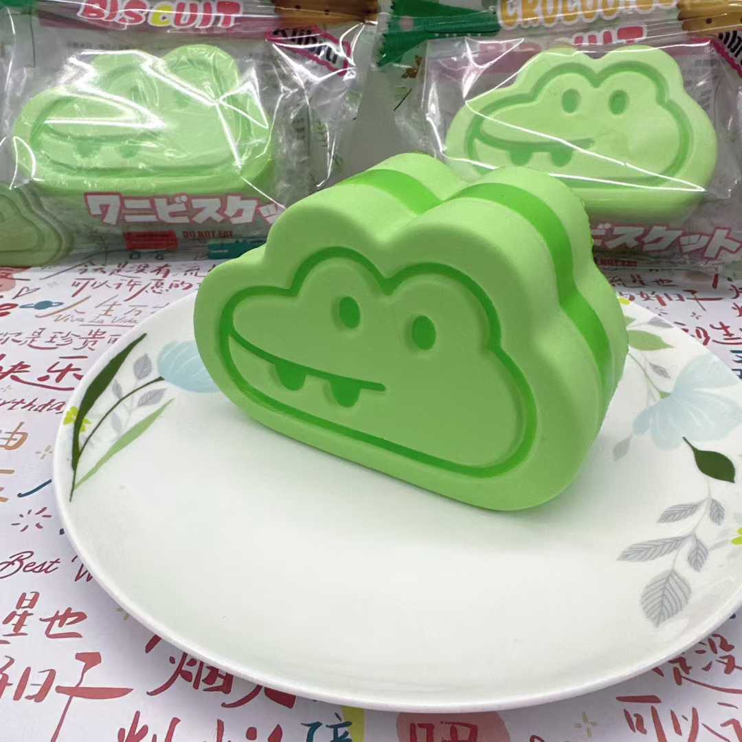 Kiibru| Cute Green Crocodile Slow Rebound Squishy Toy