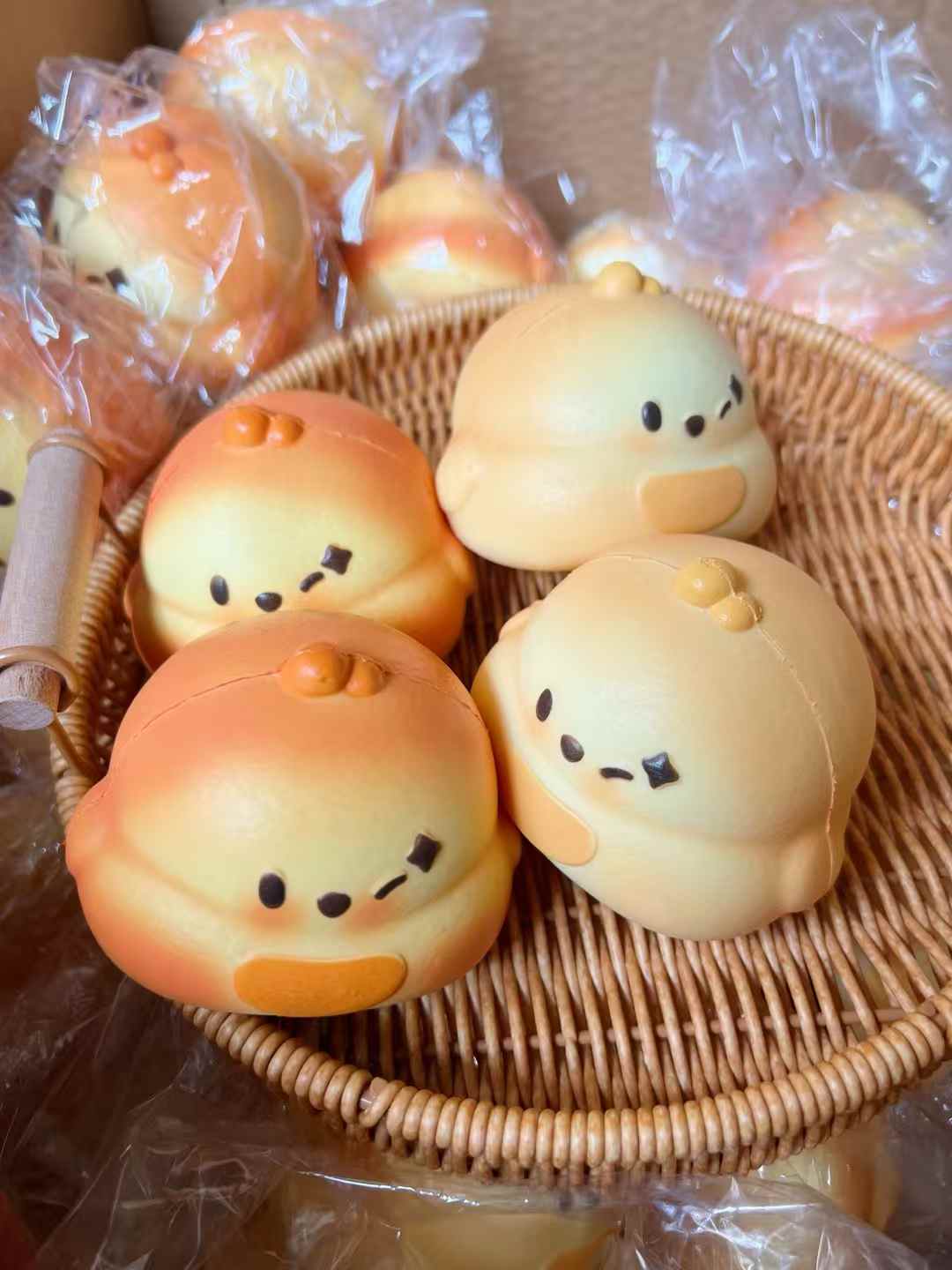 SmileGogo|Winking Birdie Bread Bun Squishy Slow Rising Squishy, Stress Relief